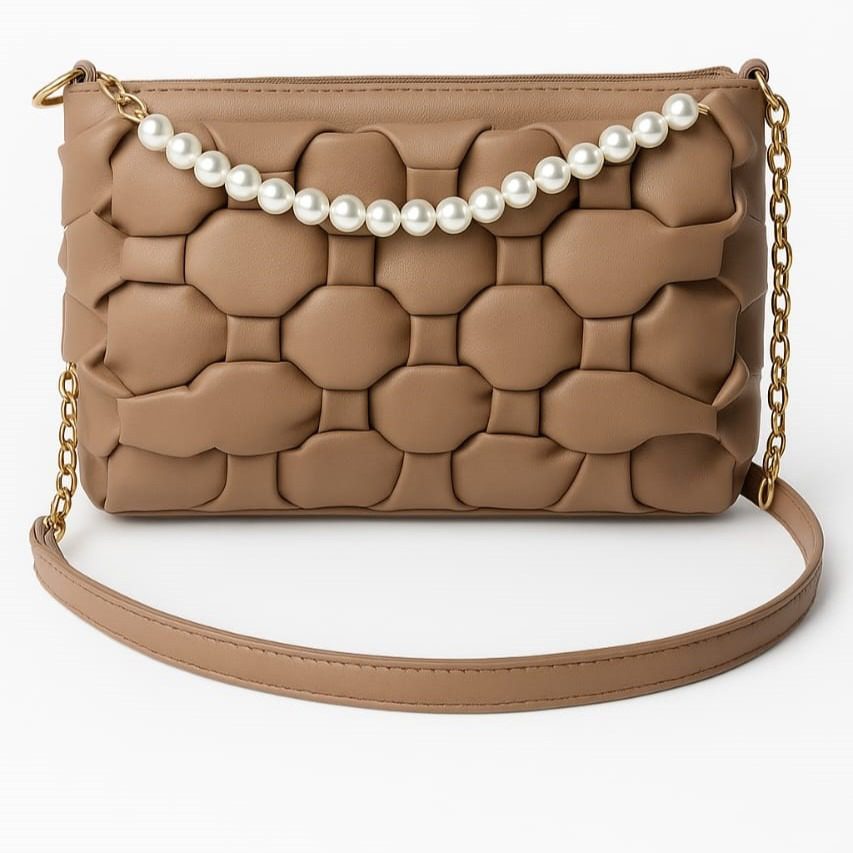 স্টাইলিশ কুইল্টেড লেদার ব্যাগ পার্ল ও চেইন স্ট্র্যাপ সহ